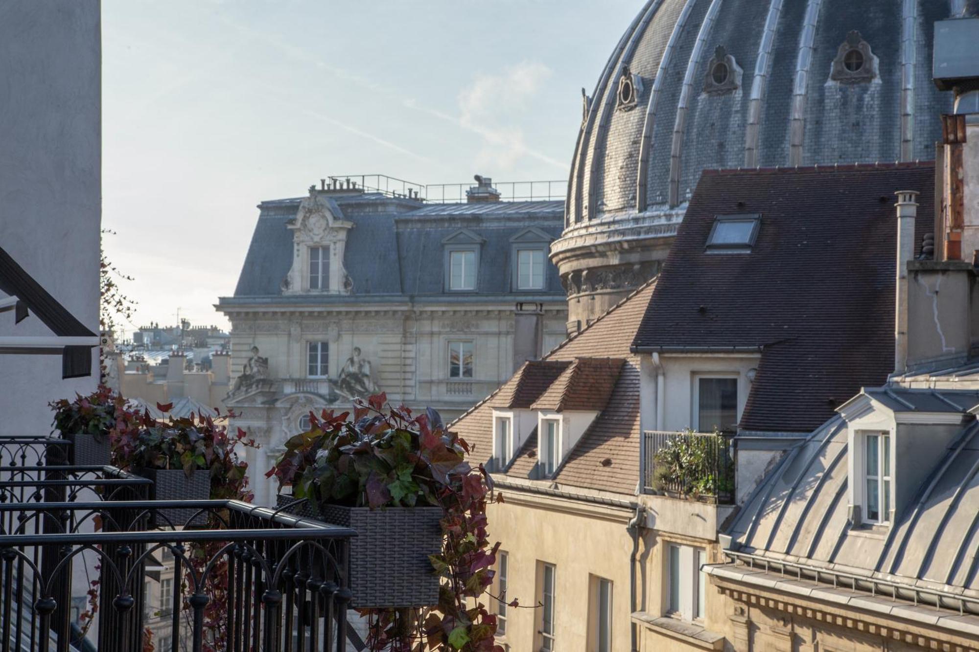 Le Burgundy Paris Hotel Exterior photo