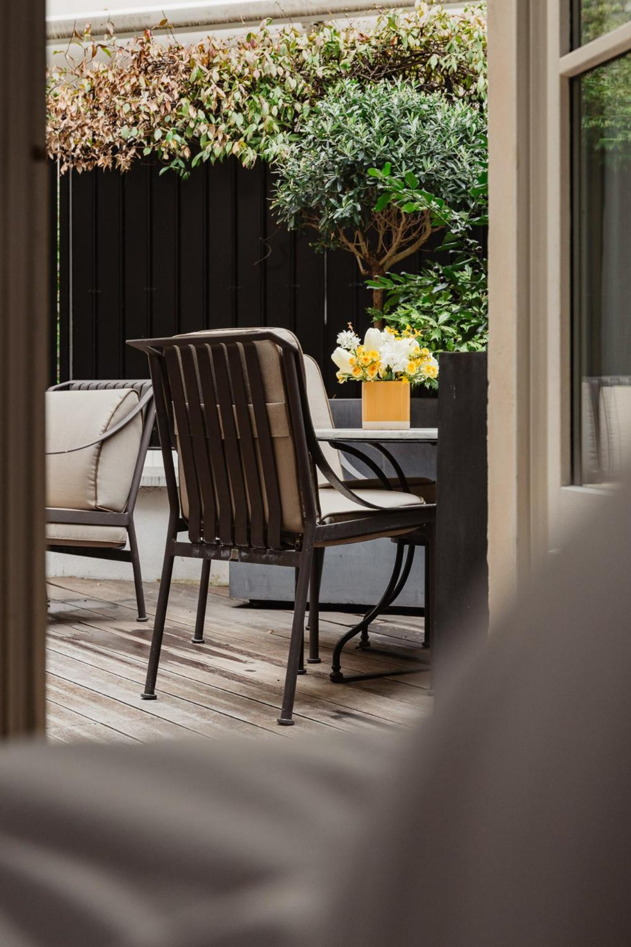 Le Burgundy Paris Hotel Exterior photo