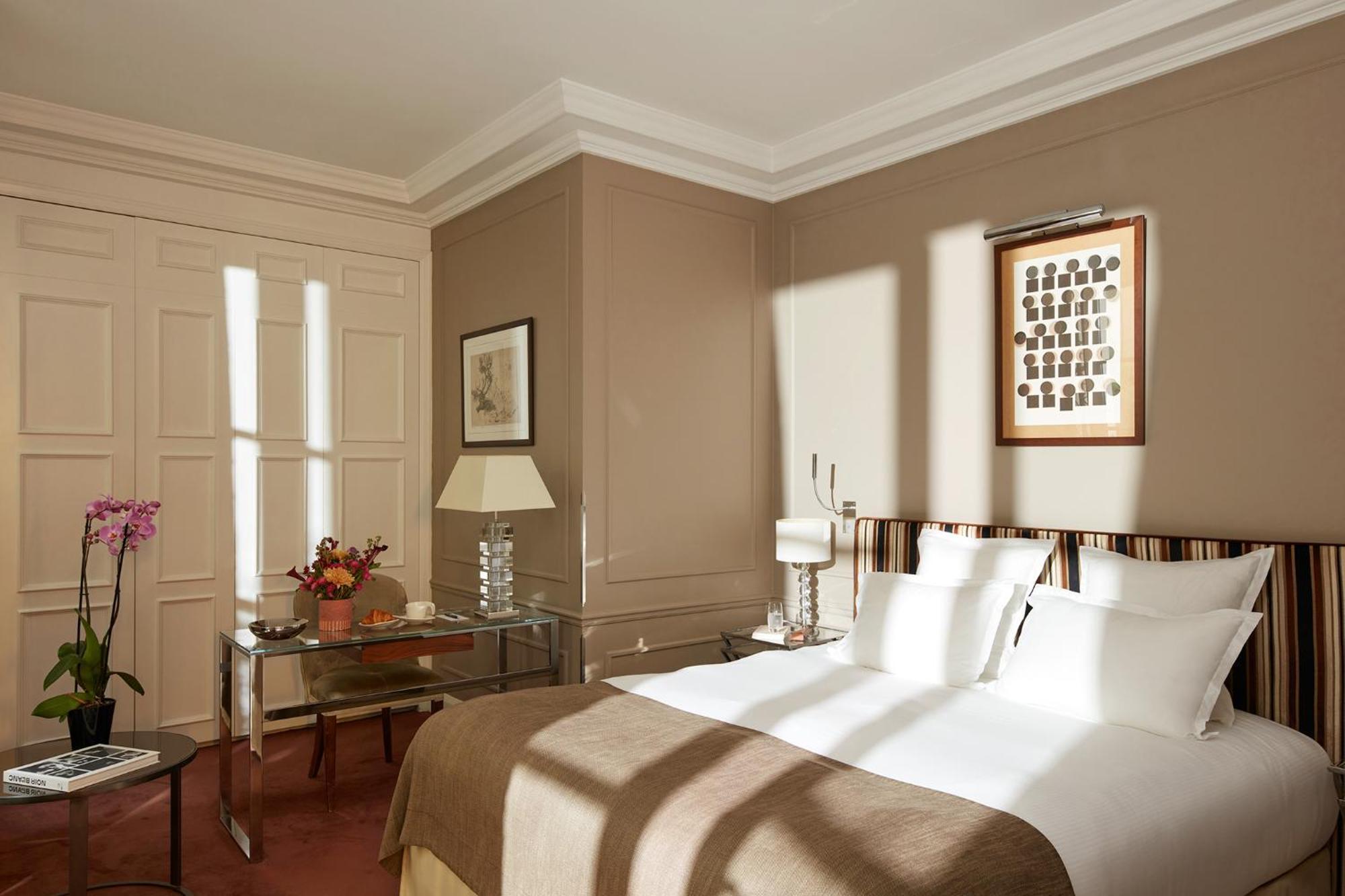 Le Burgundy Paris Hotel Exterior photo