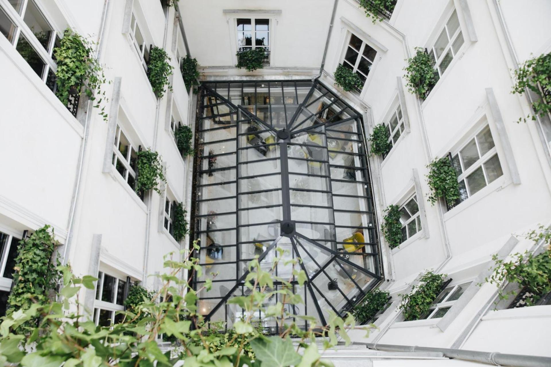 Le Burgundy Paris Hotel Exterior photo