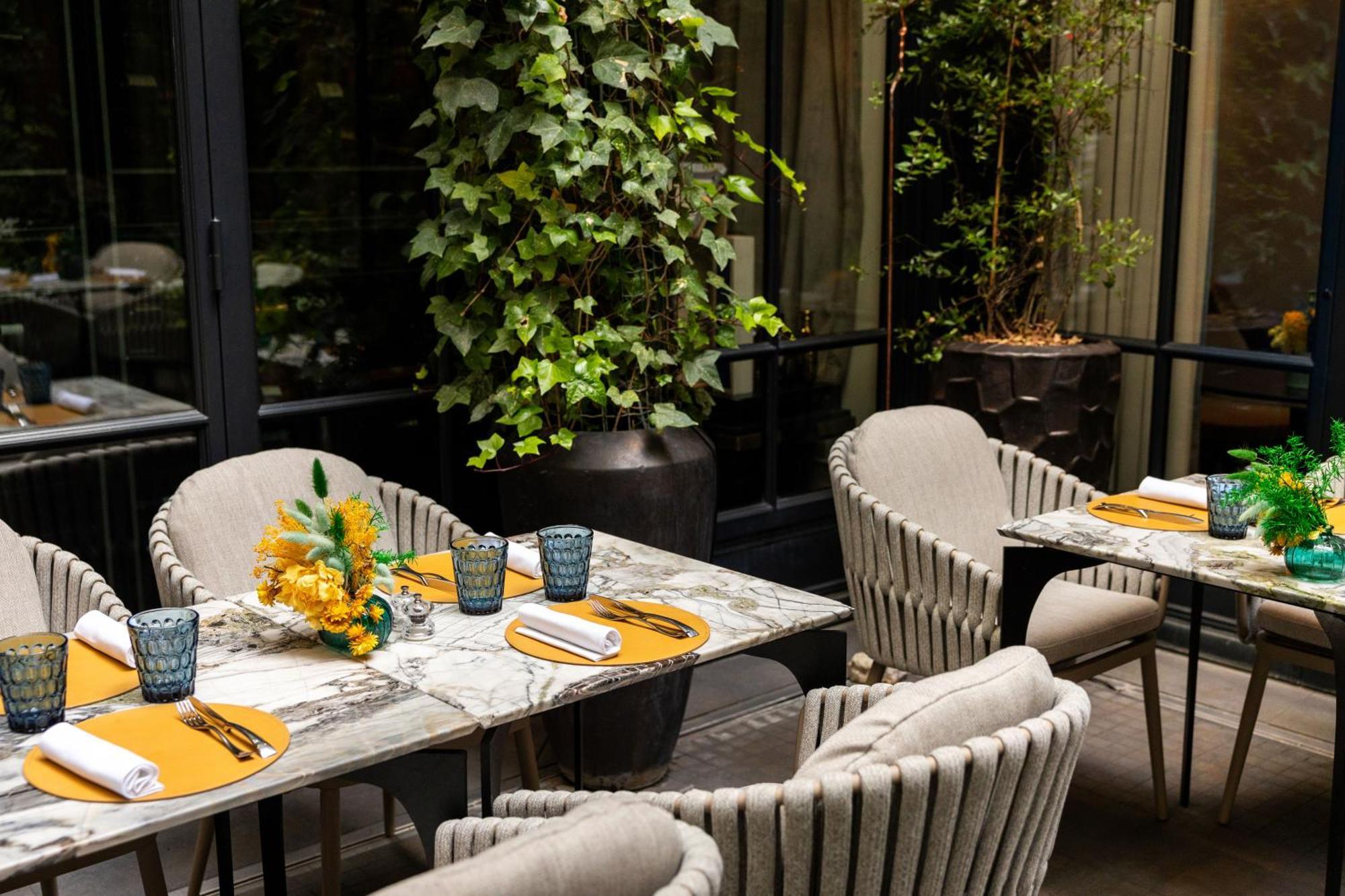 Le Burgundy Paris Hotel Exterior photo