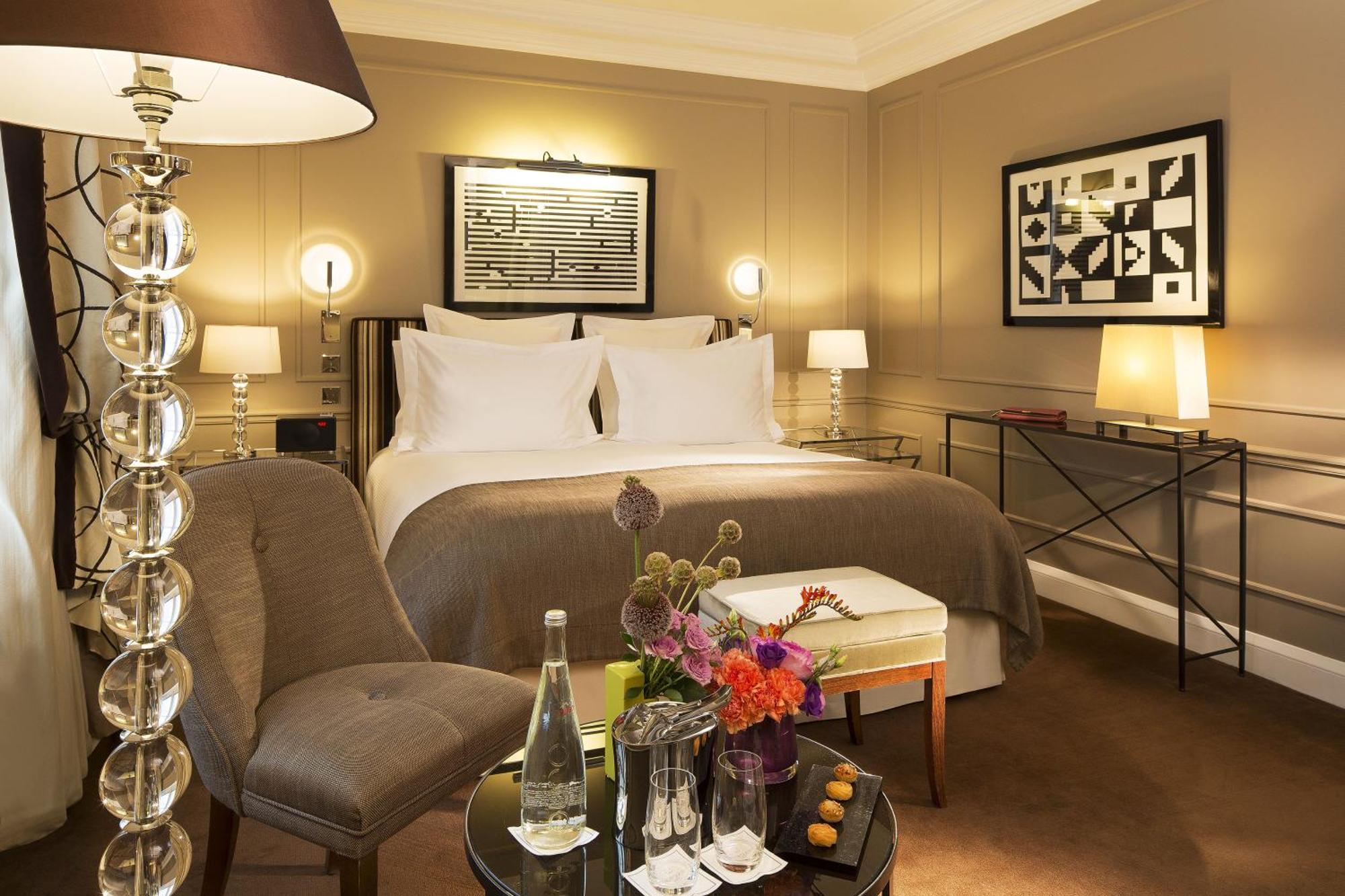 Le Burgundy Paris Hotel Exterior photo